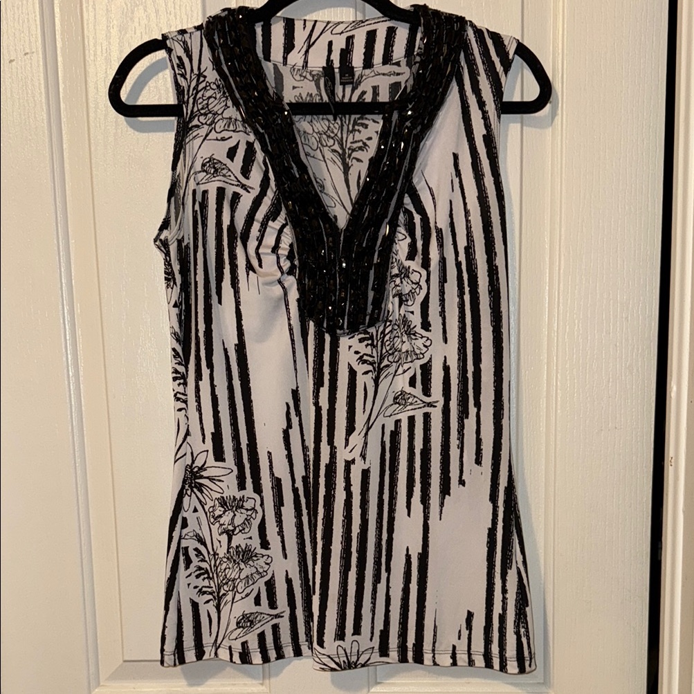 Essentials By Milano Black And White Striped Floral Tank Top